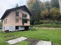 Недвижимость Дом в Залоге, две квартиры: 1