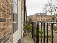 Недвижимость Bourne Street: 16