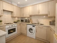 Недвижимость Skyline Plaza, Commercial Road, Aldgage East: 3