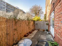 Недвижимость Cherry Garden Street: 2