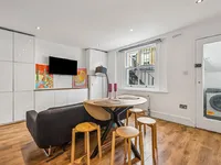 Недвижимость Queens Head Street: 7