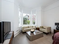 Недвижимость Highlever Road: 2