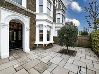 Недвижимость Highlever Road: 3