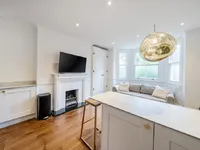 Недвижимость Knatchbull Road: 1