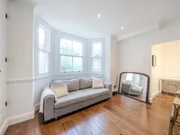 Недвижимость Knatchbull Road: 4