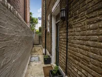 Недвижимость Knatchbull Road: 10