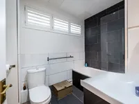 Недвижимость Renfrew Road: 10