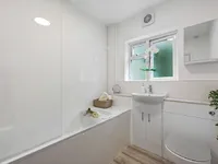 Недвижимость York Road, Acton: 4