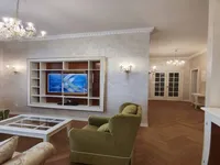 Недвижимость Трехкомнатная квартира в центре: 1