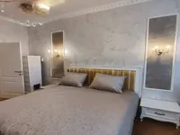 Недвижимость Трехкомнатная квартира в центре: 2