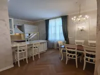Недвижимость Трехкомнатная квартира в центре: 5