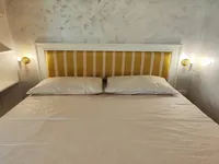 Недвижимость Трехкомнатная квартира в центре: 8