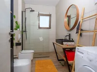 Недвижимость Семейный дом 180 м², Запад: 15