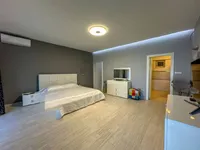 Недвижимость Четырехкомнатная квартира: 10