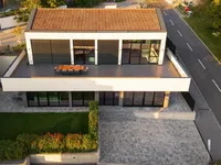 Недвижимость Дом в Сежане: 2