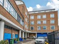 Недвижимость Grange Yard: 8