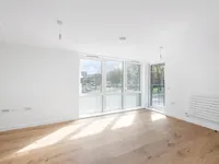 Недвижимость Clarence Avenue: 3