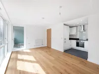 Недвижимость Clarence Avenue: 6