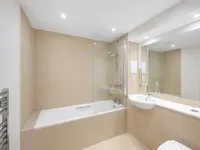 Недвижимость Clarence Avenue: 10