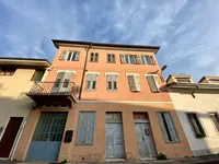 Недвижимость Двухкомнатная квартира в центре: 1