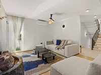 Недвижимость Семейный дом 313 м², Запад: 10