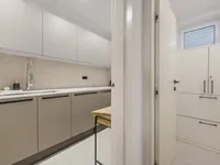 Недвижимость Семейный дом 313 м², Запад: 17