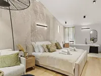 Недвижимость Семейный дом 313 м², Запад: 20