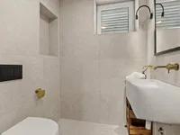 Недвижимость Семейный дом 313 м², Запад: 24