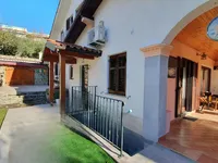 Недвижимость Дом с террасой в Ягодье: 1