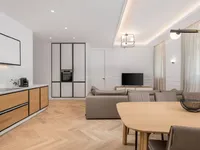 Недвижимость Трехкомнатная квартира в Центре: 14