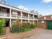 Недвижимость Dickens Estate: 12