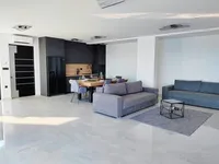 Недвижимость Трёхкомнатная квартира Центр: 5