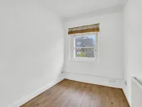 Недвижимость Adelaide Road: 2