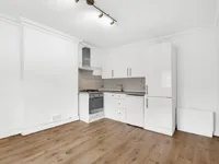 Недвижимость Adelaide Road: 12