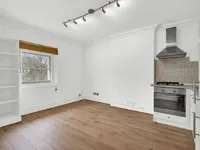 Недвижимость Adelaide Road: 14