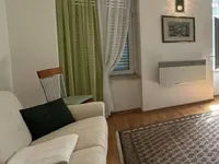 Недвижимость Двухкомнатная квартира в центре: 1