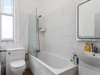 Недвижимость Kingsdown Road: 3