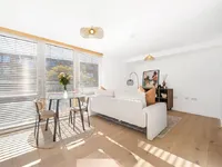 Недвижимость Clarence Avenue: 9