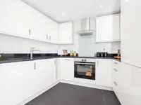 Недвижимость Clarence Avenue: 11