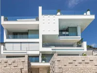 Недвижимость Четырёхкомнатная квартира в центре: 4