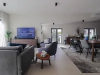 Недвижимость Четырёхкомнатная квартира в центре: 8