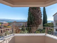 Недвижимость Трёхкомнатная квартира, центр: 1