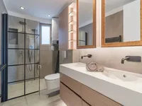 Недвижимость Трёхкомнатная квартира, центр: 7