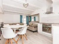 Недвижимость Четырёхкомнатная квартира в Пиране: 4