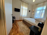 Недвижимость Двухкомнатная квартира в центре: 8