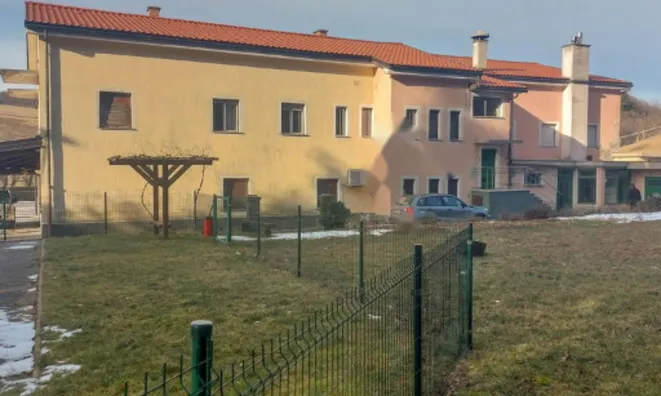 Недвижимость Дом с гостевым домом: 9