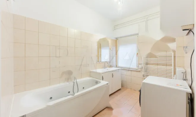 Недвижимость Квартира, 5 и более комнат, Центр: 8