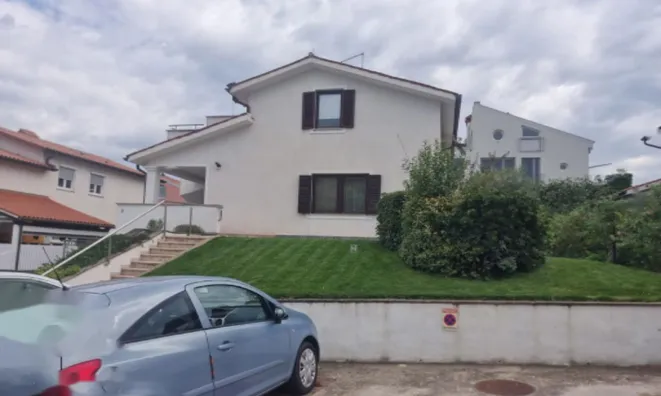 Недвижимость 2-комнатная квартира Изола: 3