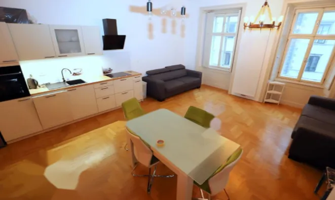 Недвижимость Дом, Старая Любляна: 23