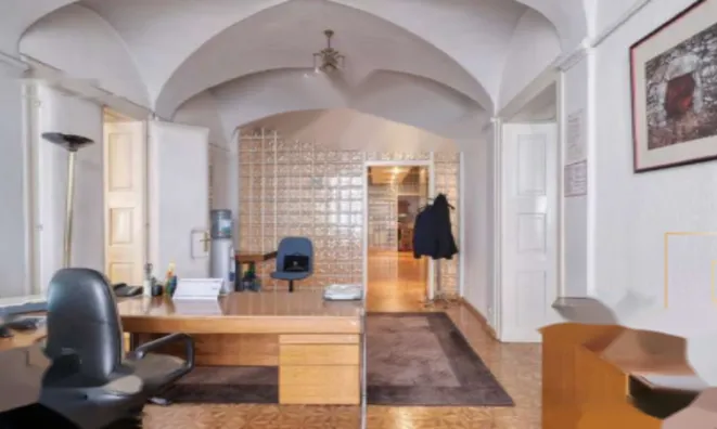 Недвижимость Офисное помещение в центре: 8